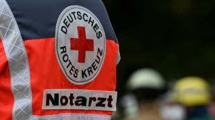 Frau fährt zwischen Wolfsburg und Stendal außen an Zug mit und verunglückt tödlich