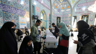 Los iran&iacute;es votan en la segunda vuelta de las legislativas