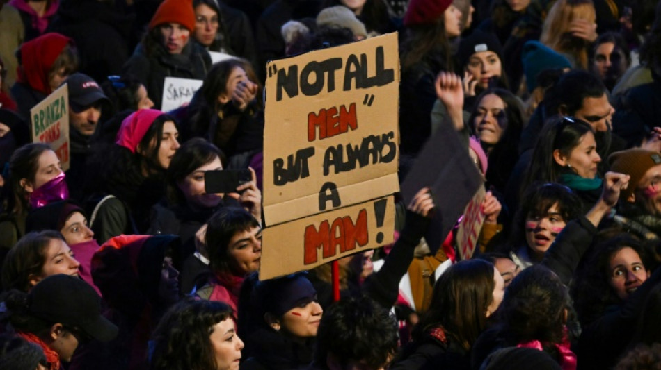 Manifesta&ccedil;&otilde;es no mundo todo pelo fim da viol&ecirc;ncia contra as mulheres