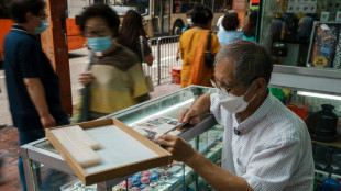 A Hong Kong, l'un des derniers graveurs de tuiles de mah-jong