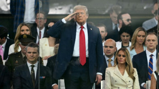 Trump exibe poder militar dos EUA em meio a protestos