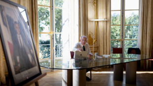 Confiance: Bayrou fustige l'attitude des oppositions, Wauquiez donne la liberté de vote à ses députés