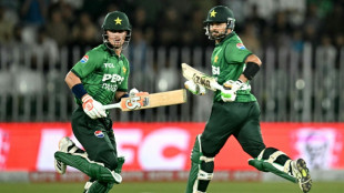 Sadaqat, Imran help Pakistan thump Sri Lanka to seal T20 series
