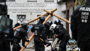 Polizei: Letztes Geb&auml;ude in L&uuml;tzerath ger&auml;umt - Besetzer noch in B&auml;umen und Tunnel