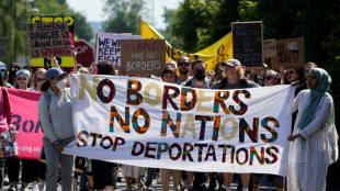 Britische Aktivisten wollen Abschiebefl&uuml;ge nach Ruanda in letzter Minute verhindern