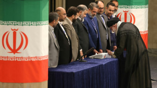 Un reformista y un ultraconservador lideran las presidenciales en Ir&aacute;n, seg&uacute;n resultados parciales