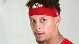 Mahomes, Rodgers top NFL player souvenir sales lists 
