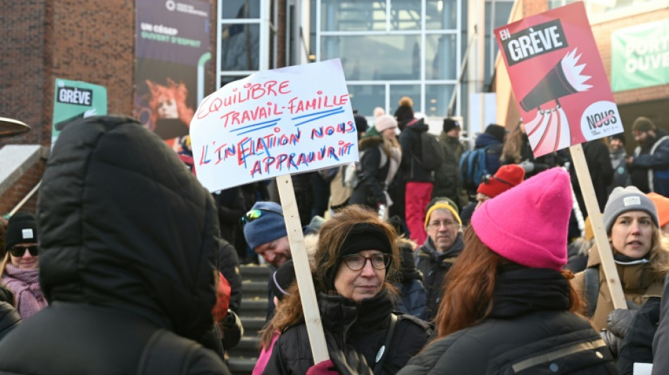 Milhares de funcion&aacute;rios p&uacute;blicos entram em greve em Quebec, no Canad&aacute;