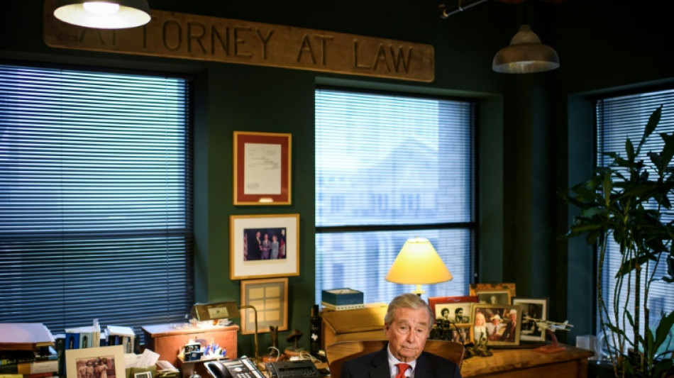 Trente ans apr&egrave;s, le massacre de Waco vu par l'avocat qui a p&eacute;n&eacute;tr&eacute; dans les lieux