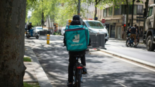 "Cas soc', rentrez chez vous!" : des livreurs de repas agress&eacute;s, les plateformes r&eacute;agissent