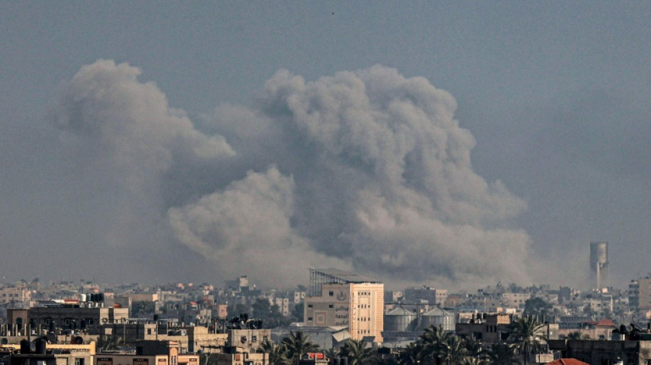 Gaza: Isra&euml;l poursuit ses frappes, "m&eacute;dicaments contre aide" en cours d'acheminement