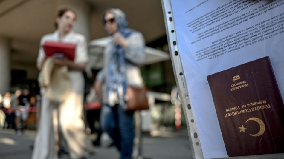 "Une torture": les Turcs d&eacute;noncent une "crise des visas" Schengen