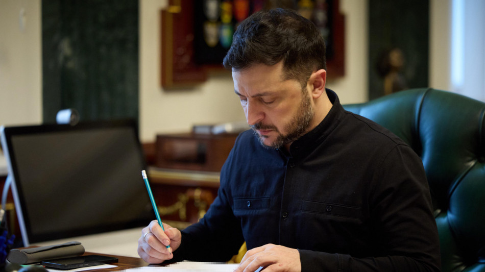 Zelensky, 'molti aspetti giusti nel nuovo piano Usa-Kiev'