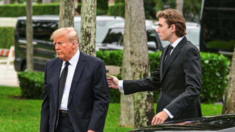 El hijo de Trump y Melania no ser&aacute; delegado en convenci&oacute;n republicana, dice su madre