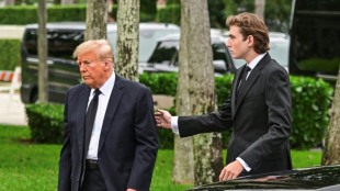 El hijo de Trump y Melania no ser&aacute; delegado en convenci&oacute;n republicana, dice su madre
