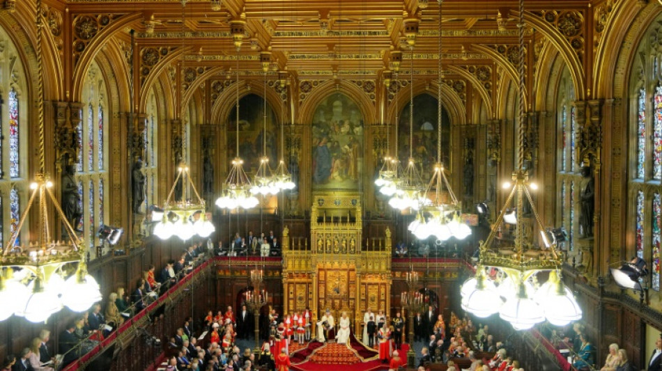 Obispos en el Parlamento brit&aacute;nico, un derecho divino que irrita a los laicistas