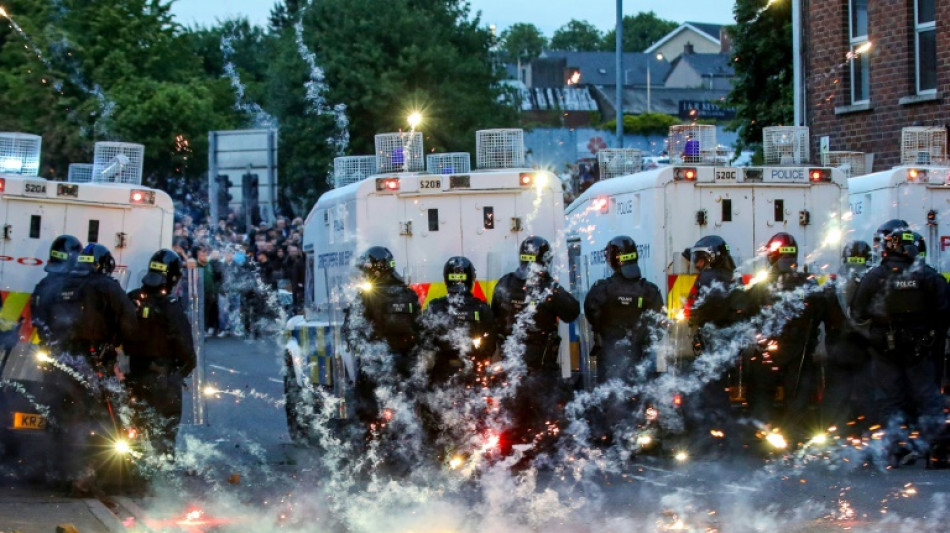 Violences en Irlande du Nord: des habitants étrangers contraints de se cacher, raconte la police
