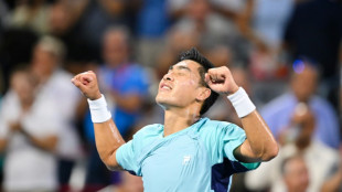Bloodied but unbowed, defending champ Shelton reaches Montreal final