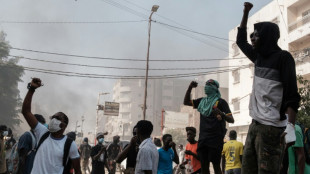 S&eacute;n&eacute;gal: soci&eacute;t&eacute; civile et opposition maintiennent la pression avec une marche