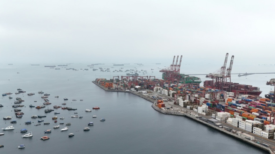 Perú cierra 88 puertos por fuertes marejadas en el Pacífico que dejan un muerto