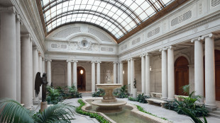 Vuitton Cruise sfiler&agrave; alla Frick Collection di New York