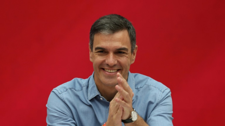 S&aacute;nchez e Feij&oacute;o d&atilde;o os primeiros passos para formar governo na Espanha