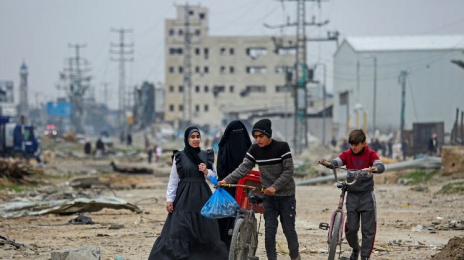 Combates e tumulto durante distribui&ccedil;&atilde;o de ajuda em Gaza, devastada pela guerra