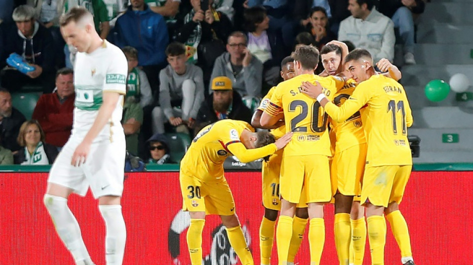 Lewandowski hits brace in Barca cruise, Sevilla earn crucial win