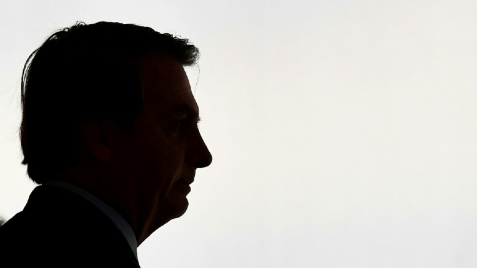 Defesa pede que Bolsonaro cumpra pena de 27 anos em pris&atilde;o domiciliar