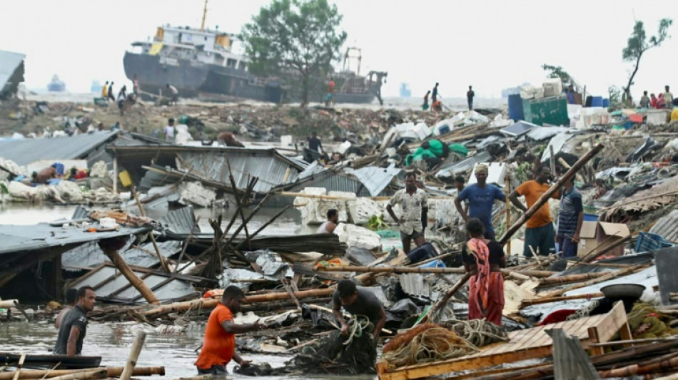 Bangladesh: au moins 16 morts et huit disparus au passage du cyclone Sitrang
