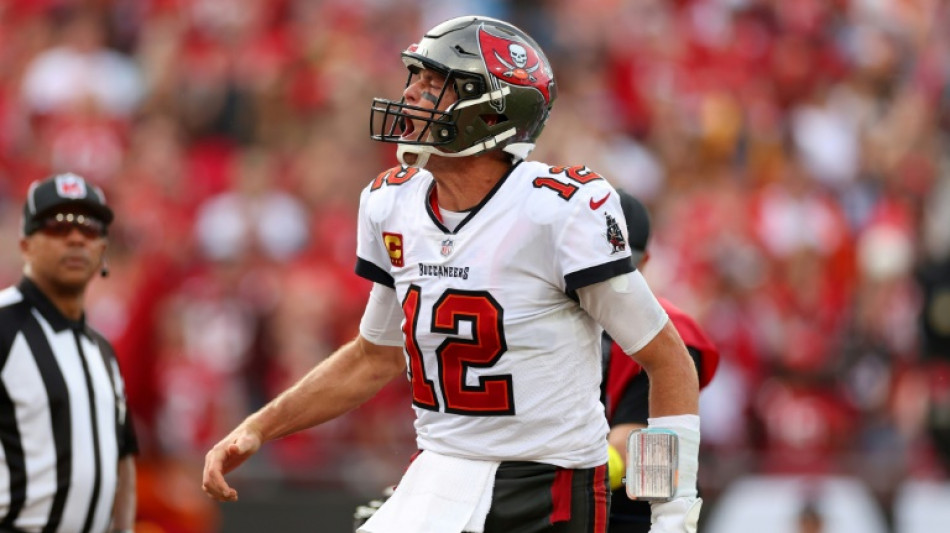 Brady sparks Bucs into NFL playoffs and Giants join them