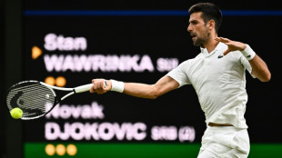 Djokovic defeats Wawrinka at Wimbledon to make last 16