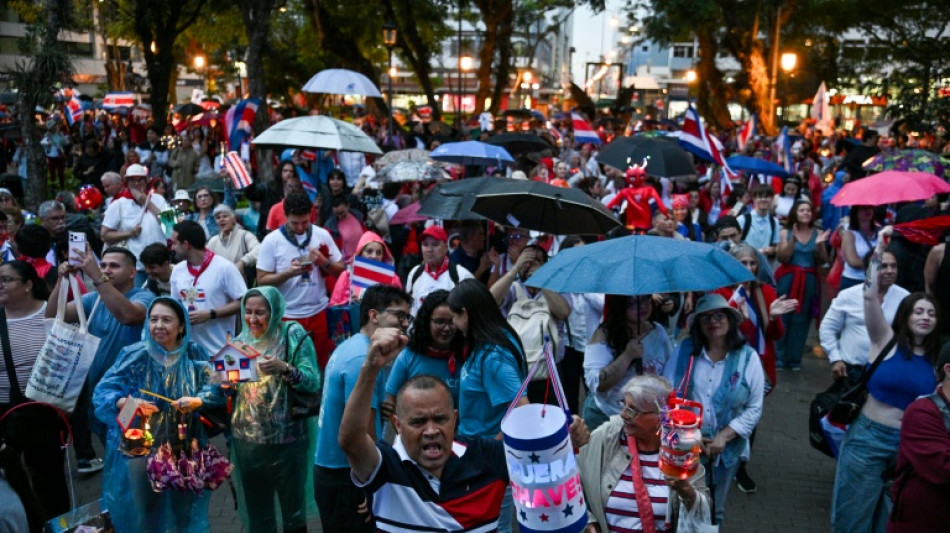 Protestan en Costa Rica por supuesta amenaza de la presidenta a la democracia