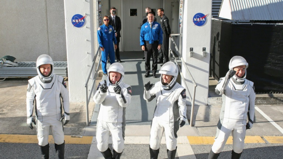 Cápsula Crew Dragon se acopla à ISS