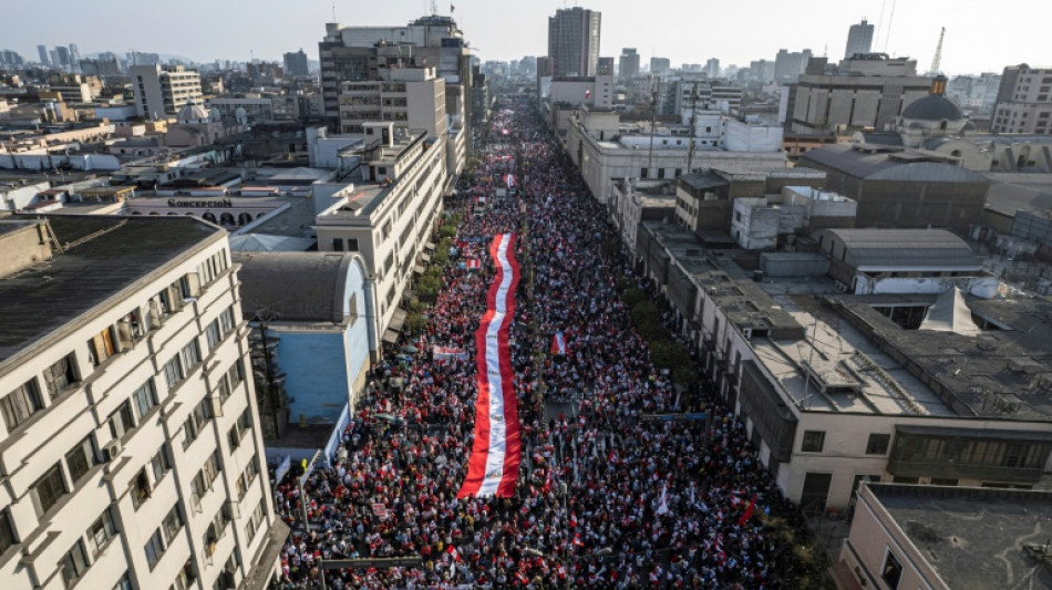 Tausende demonstrieren in Peru gegen Pr&auml;sidenten 