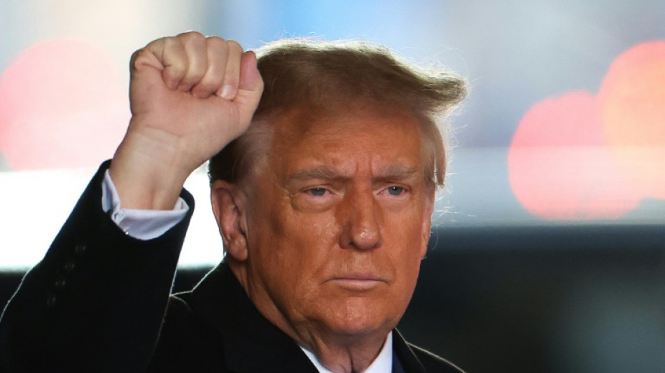 Trump, de retour &agrave; son proc&egrave;s &agrave; New York, veut sceller la course &agrave; l'investiture
