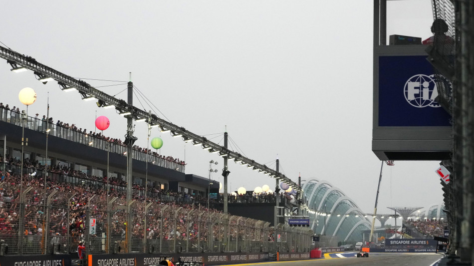 F1: Verstappen in pole a Singapore, poi le Ferrari