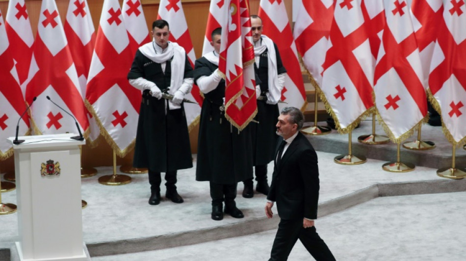 G&eacute;orgie: un nouveau pr&eacute;sident investi, la sortante se dit toujours "l&eacute;gitime"