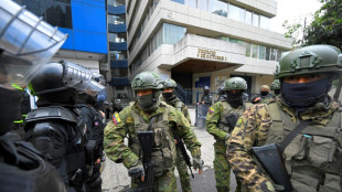 Ecuador enfrenta tormenta diplom&aacute;tica por asalto a la embajada de M&eacute;xico 