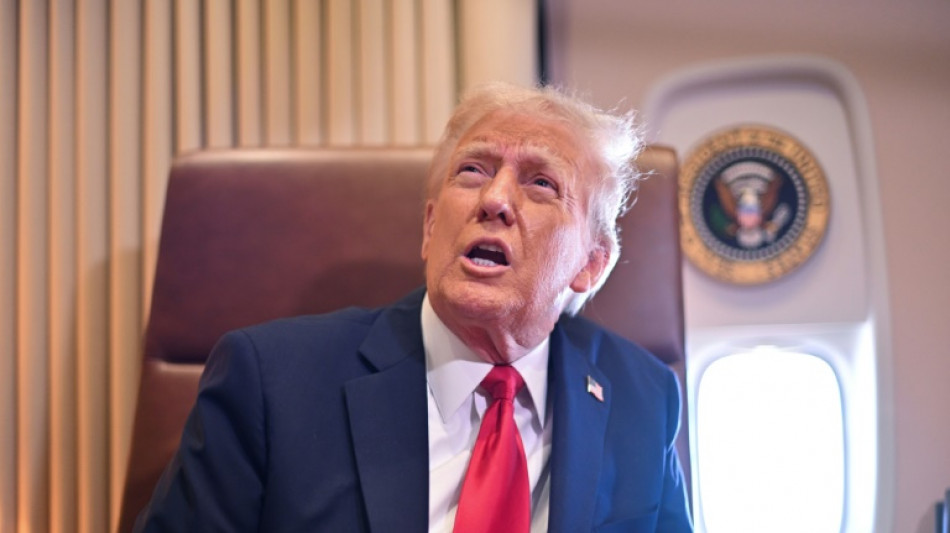 Trump imp&otilde;e tarifas de 25% a a&ccedil;o e alum&iacute;nio