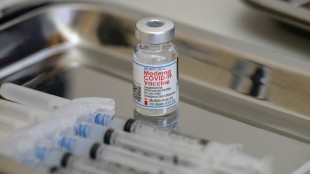 Covid-19: une version du vaccin Moderna ciblant Omicron approuv&eacute;e au Royaume-Uni