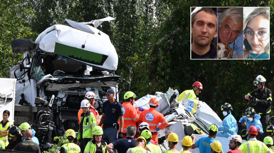 Incidente in A1, un video mostra autista che sente musica