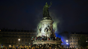 Francia busca c&oacute;mo salir de la incertidumbre pol&iacute;tica tras derrotar a la extrema derecha