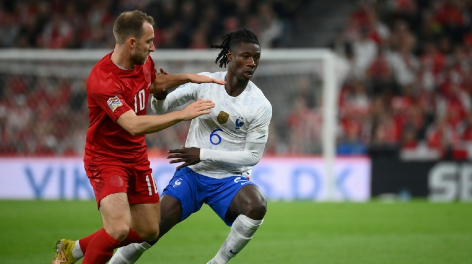 Bleus: ombres et lumi&egrave;res avant le Mondial