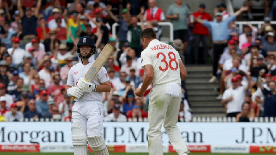 Happy hookers England gift their wickets in 2nd Ashes Test