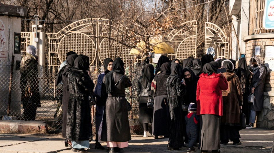 Organisationen stellen Arbeit in Afghanistan wegen Frauen-Verbots vorerst ein