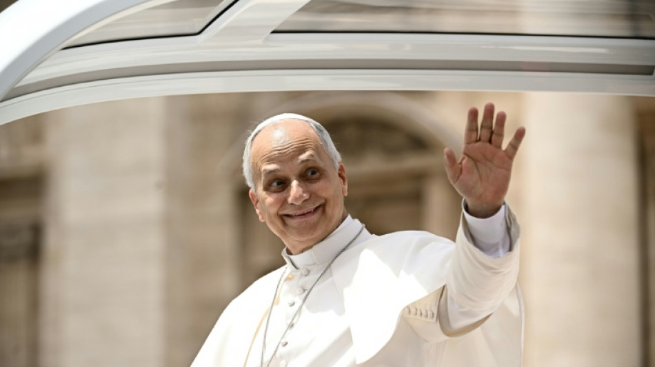 "Los abusos son una llaga todav&iacute;a abierta", dice el papa al iniciar viaje a Espa&ntilde;a