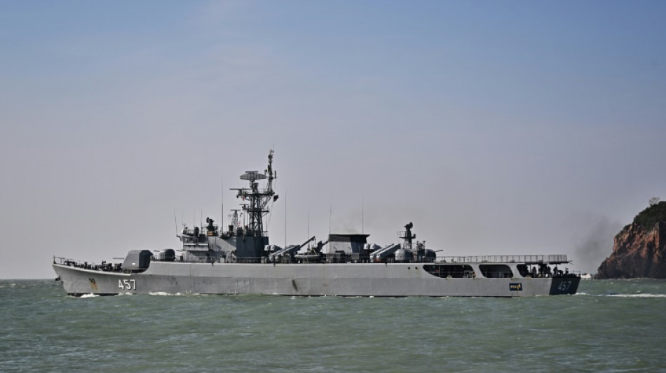 Un marino rescatado tras naufragio en Tailandia, donde siguen las b&uacute;squedas