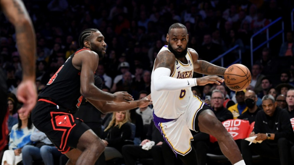 Lakers fall to Bulls in James return, Hornets sting Mavs