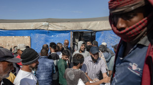 Nove palestinesi uccisi a un centro di distribuzione aiuti